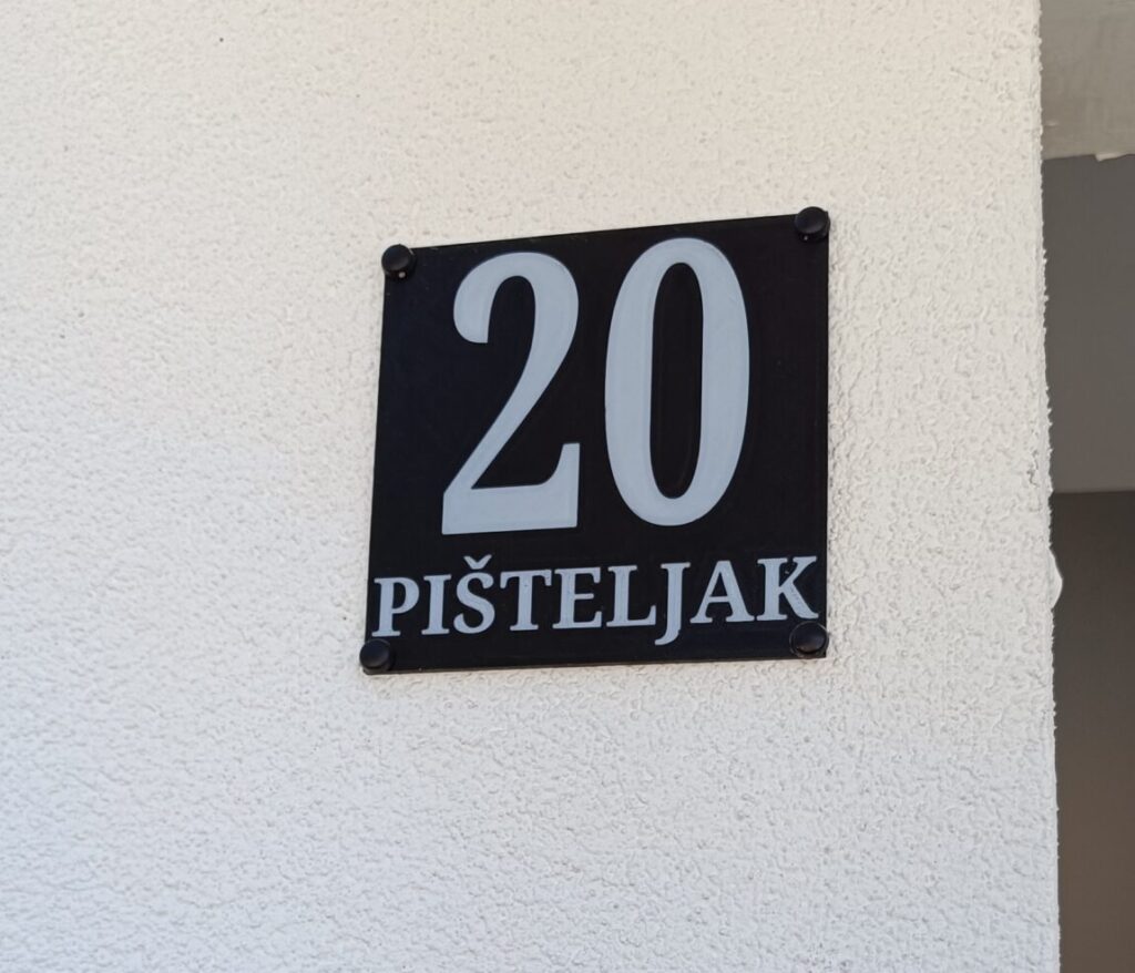 Poslovna i privatna signalizacija - reFORMA 3D, doMinium